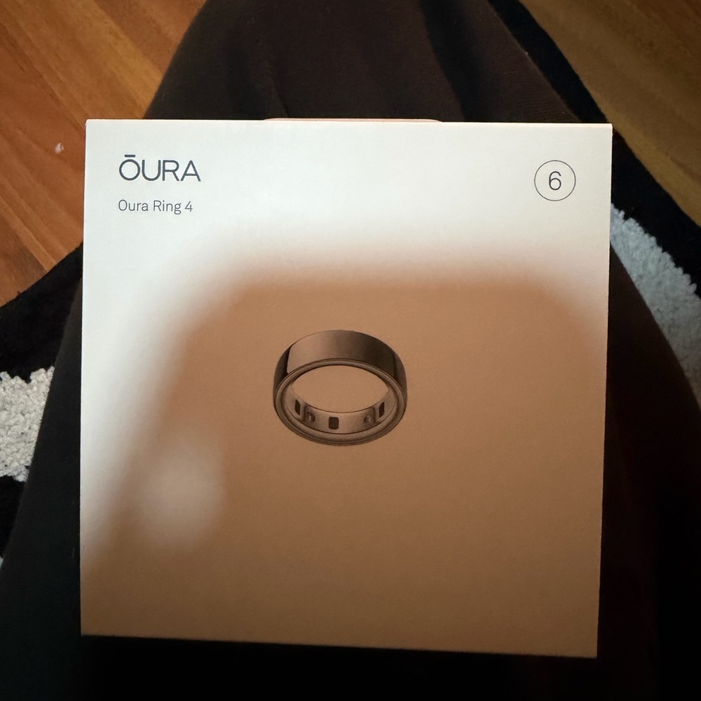 Oura Ring 4 - Sleek Silver